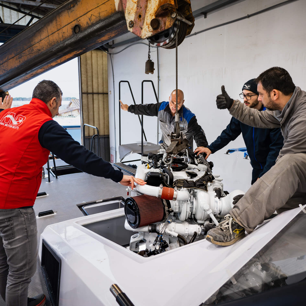 Made In Italy FPT Common Rail Diesel Marine Engine Nef N45 100 For Professional Use 4.5 Liters 73.5 Kw Derating