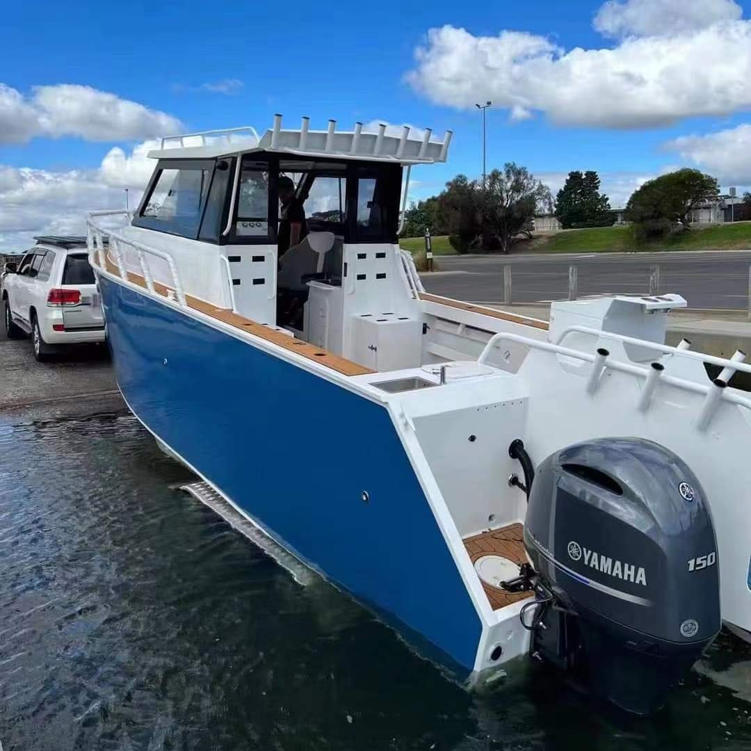 7.9m Luxury Yacht for Family Leisure Aluminum Fishing Vessel with Motor and Trailer Catamaran Boat Without Engin
