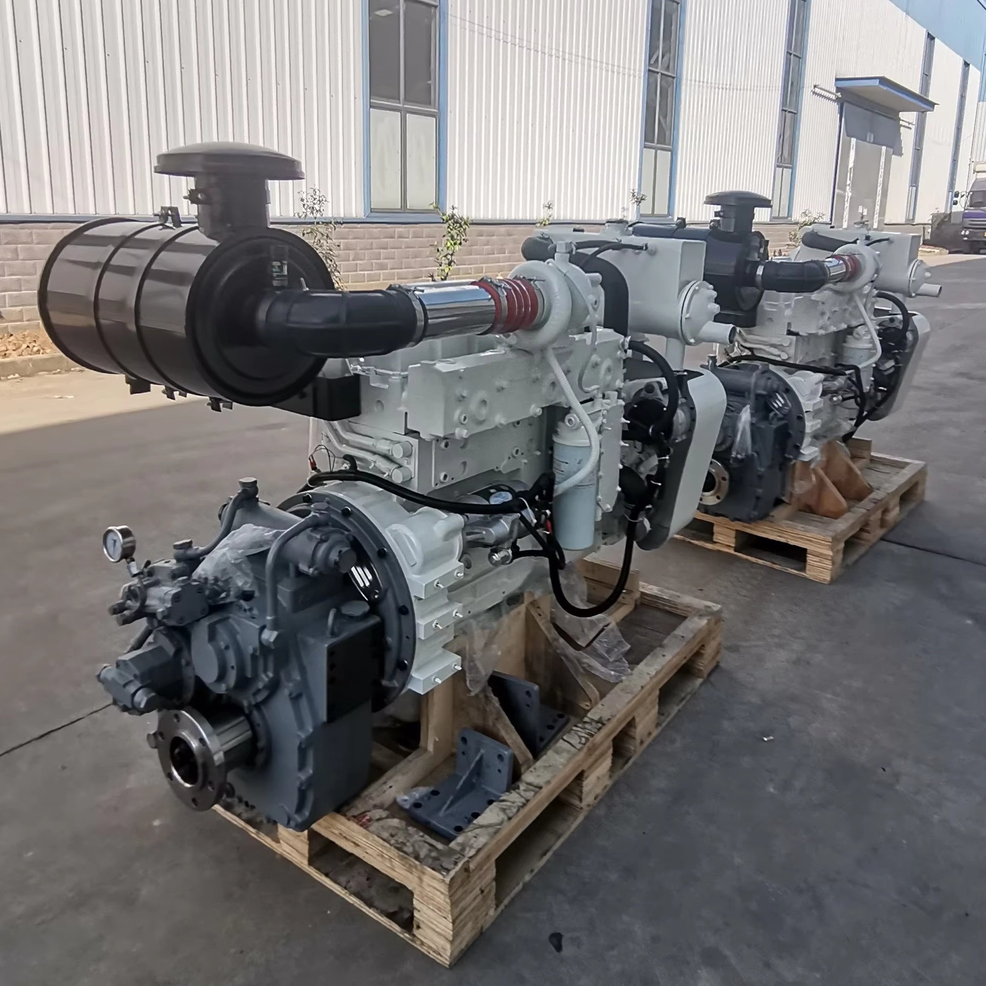 6CTA8.3 M220 DCEC Boat Engine Main Power Gearbox Diesel Marine Propulsion Engine With Heat Exchanger Seawater Pump
