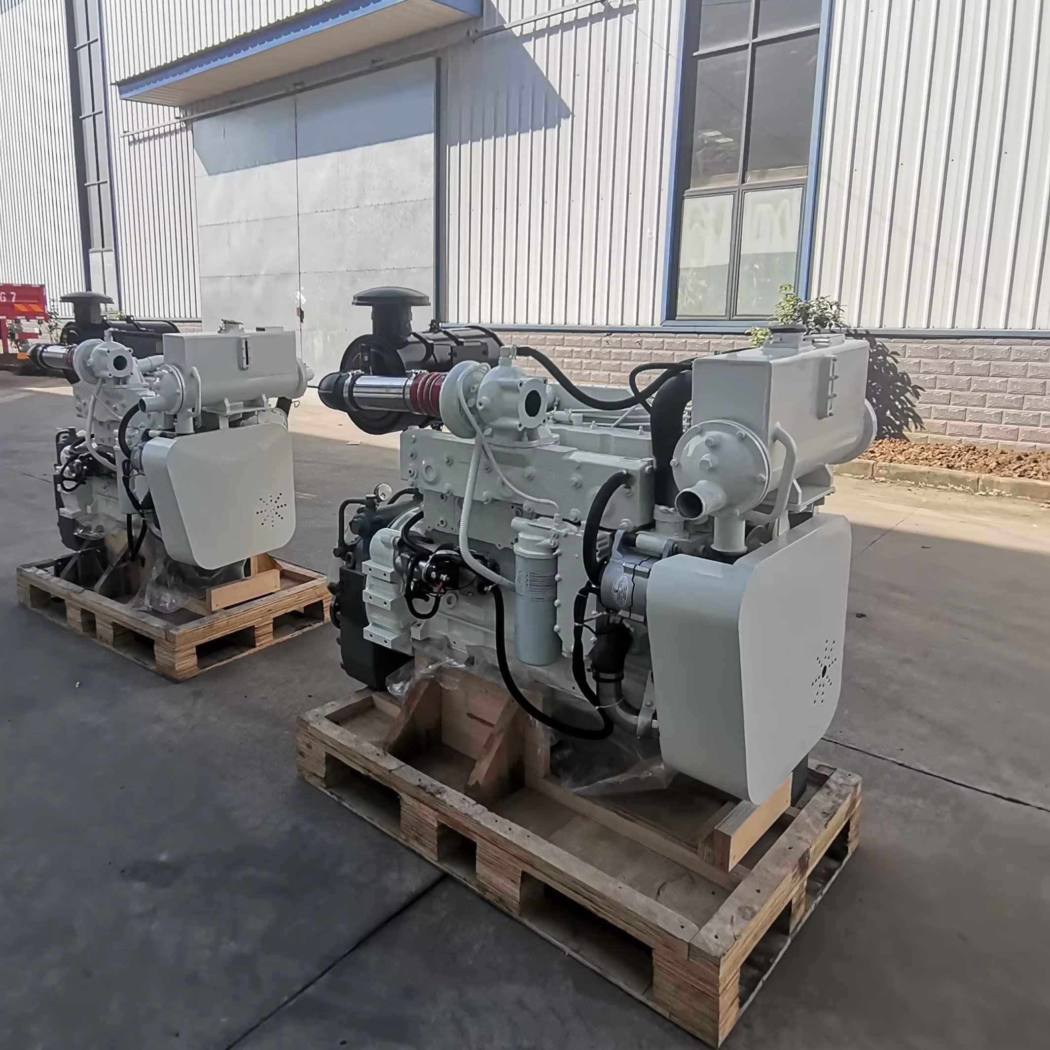6CTA8.3 M220 DCEC Boat Engine Main Power Gearbox Diesel Marine Propulsion Engine With Heat Exchanger Seawater Pump