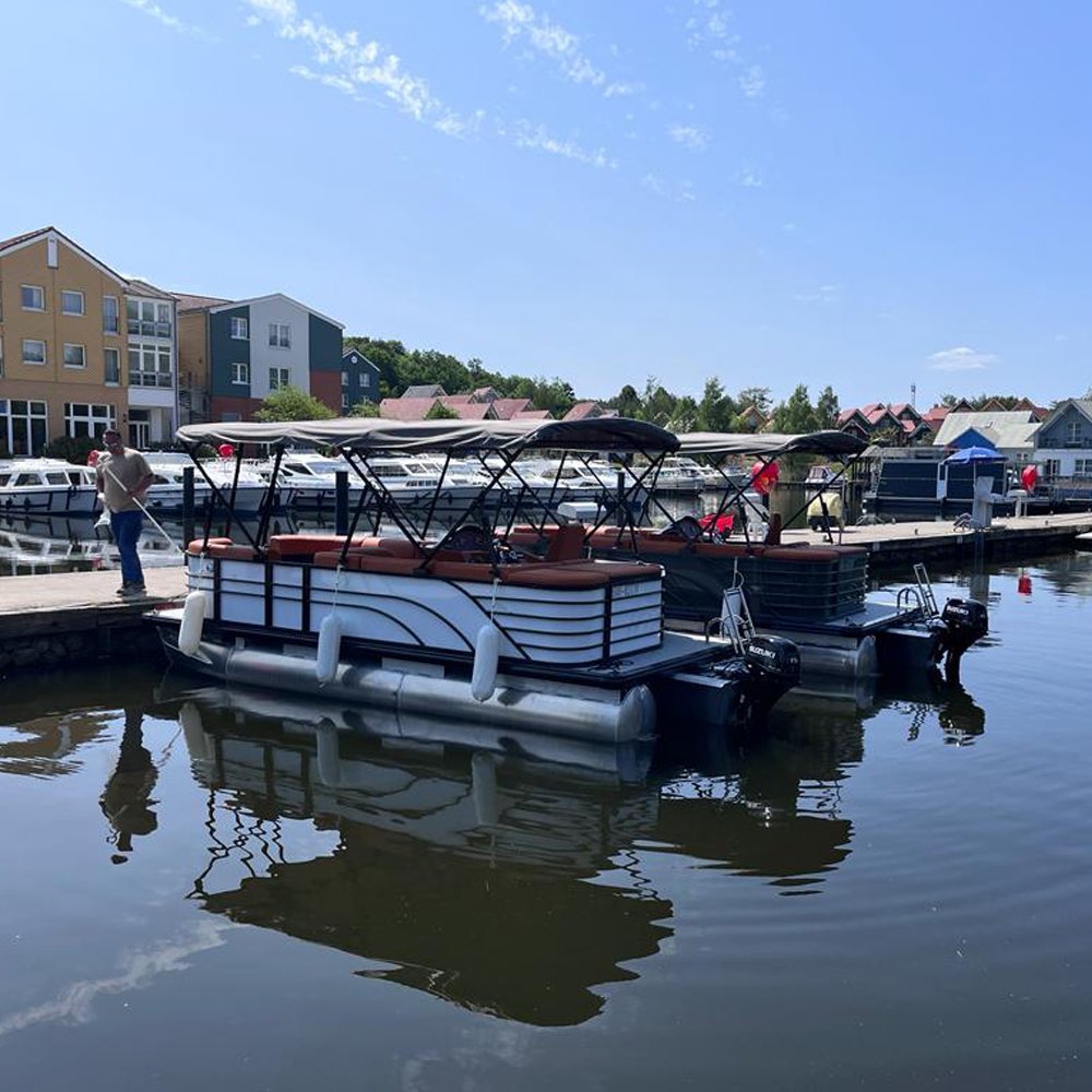 25ft Shipyard Aluminum Pontoon Deck Boat for Lake and River Equipped with Outboard Engine