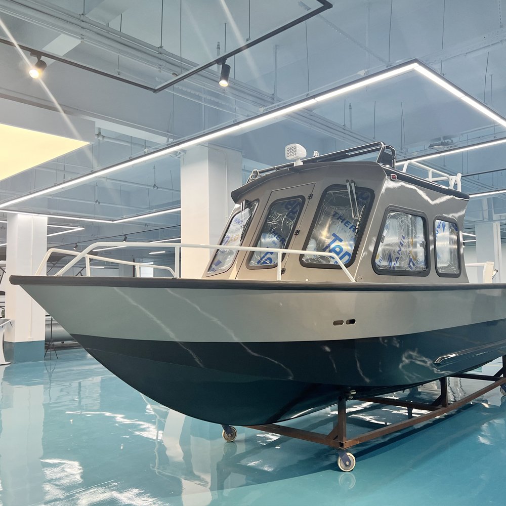 China Manufacturer's 22FT Aluminum Cabin Cruiser Boat for Fishing New Condition 4m Length with Outboard Engine