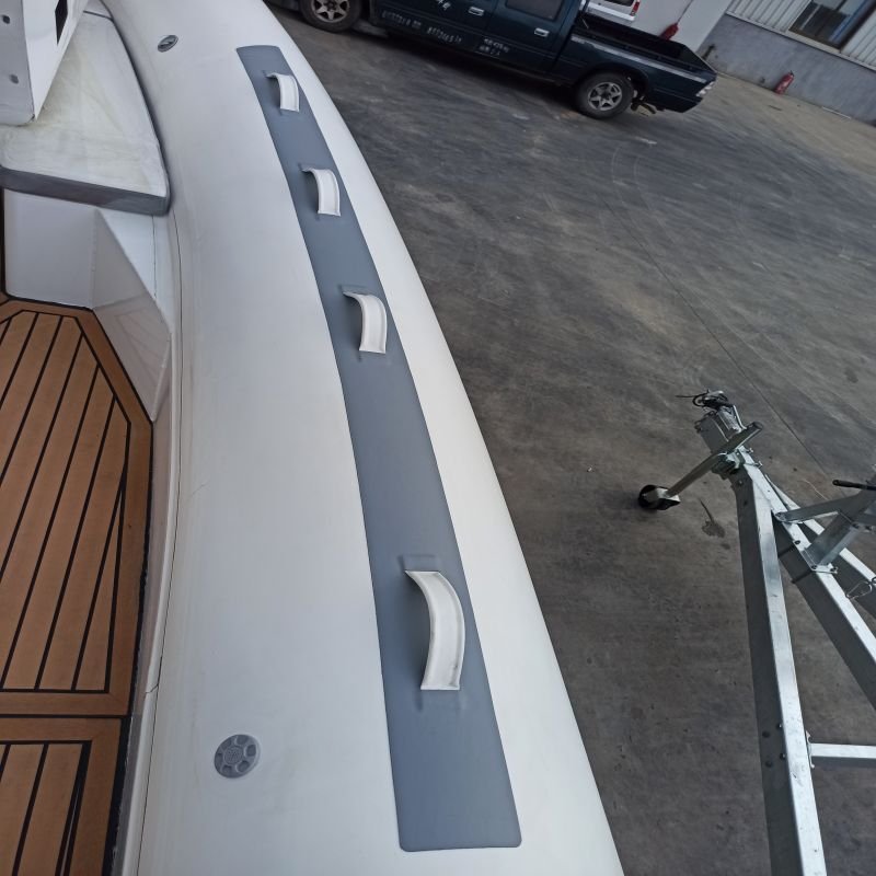 650 Luxury Inflatable Rib Yacht Family Entertainment Aluminum Fishing Boat Hypalon Outboard Engines CE Certified