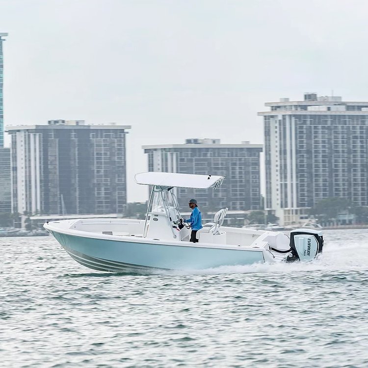 2021 18ft Nice Design Console Yacht Luxury Boat Aluminum Sailing Boat Outboard Sofa Engine for Sale
