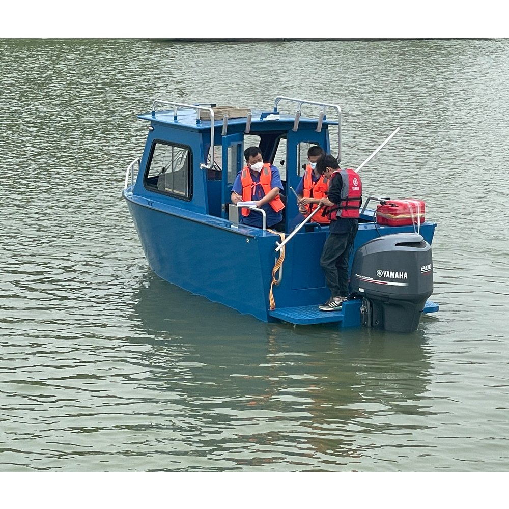 Alumacraft Half Cabin River Boat Small Fishing Boat with Aluminum Hull Outboard Engine New Condition for Sale