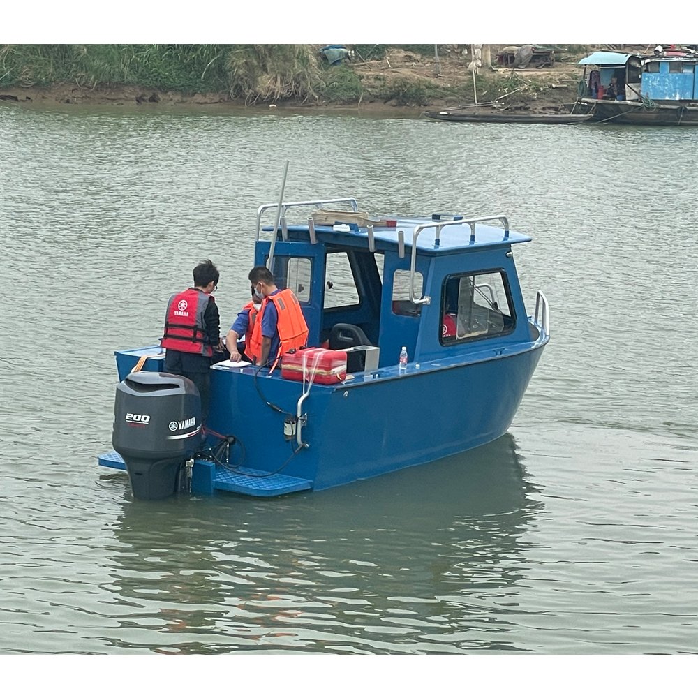 Alumacraft Half Cabin River Boat Small Fishing Boat with Aluminum Hull Outboard Engine New Condition for Sale