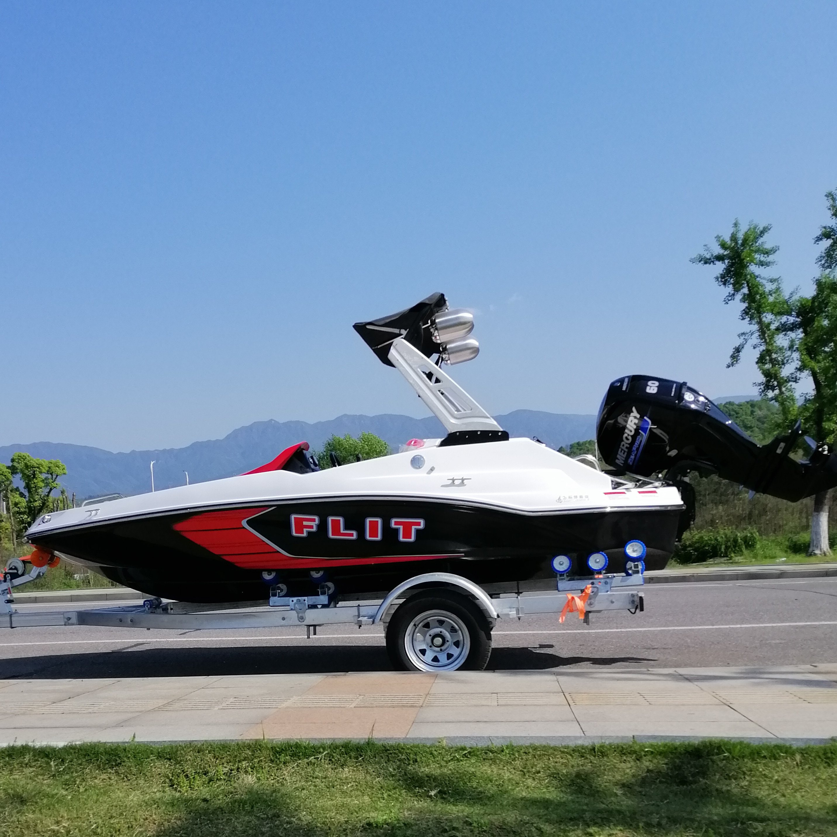 Standard Equipments Under 5M Speed Boat with 4 Stroke 60 Horse Power Outboard Engine