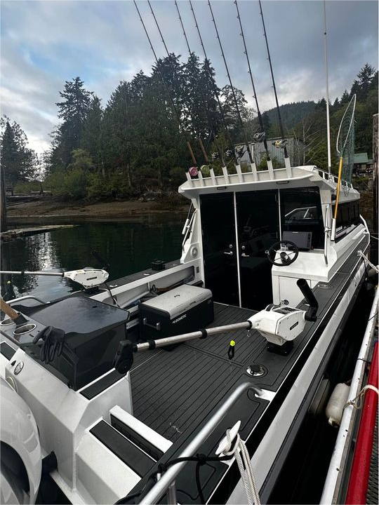 2024 Popular Stable 30ft Marine Aluminum Boats White Fishing Vessel Luxury Sport Yacht with radar Holder for Sale