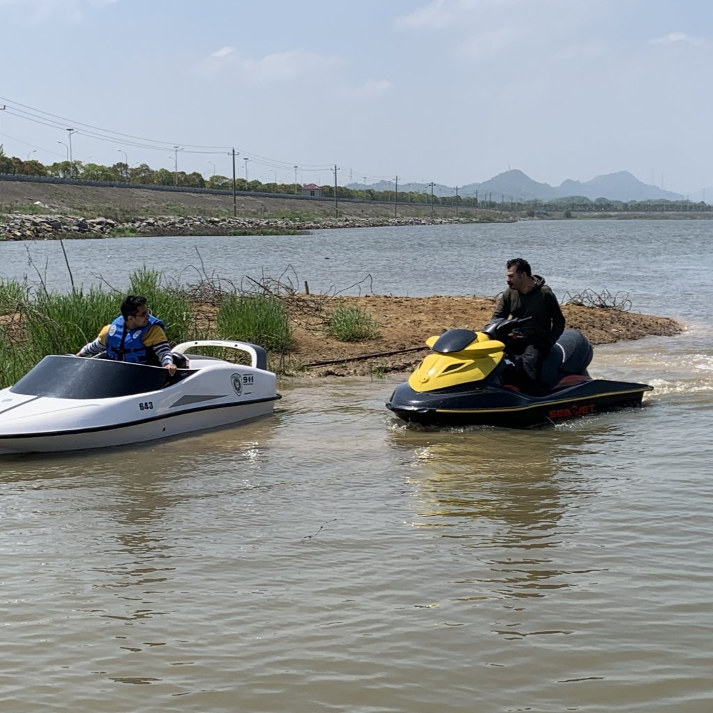 Hot Sale Hison 1400cc Jet Ski Boat High Quality Durable Fiberglass Material 4 Stroke Engine Economical Fuel Flyer Sea Scooter