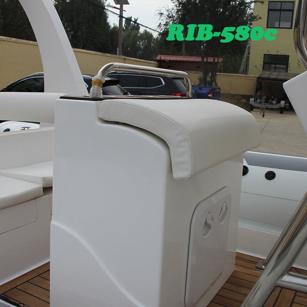 Zhenbo 5.8 Meters Italy Hypalon Inflatable Rib Boat RIB580 for Leisure Rowing and Diving Plastic Outboard Engine
