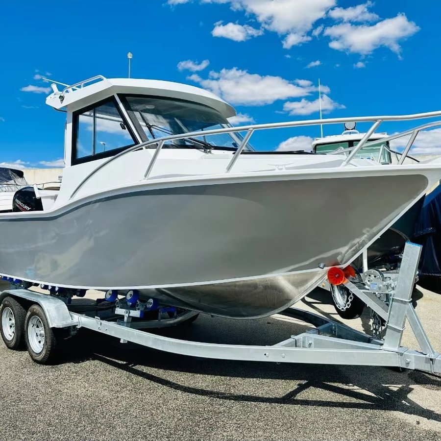 New 20.5ft/6.25m Aluminum Fishing Boat Speed Rowing Outboard Engine Gas Fuel for Sports Use