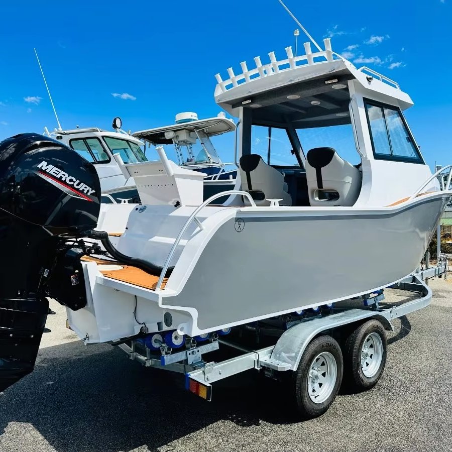 New 20.5ft/6.25m Aluminum Fishing Boat Speed Rowing Outboard Engine Gas Fuel for Sports Use