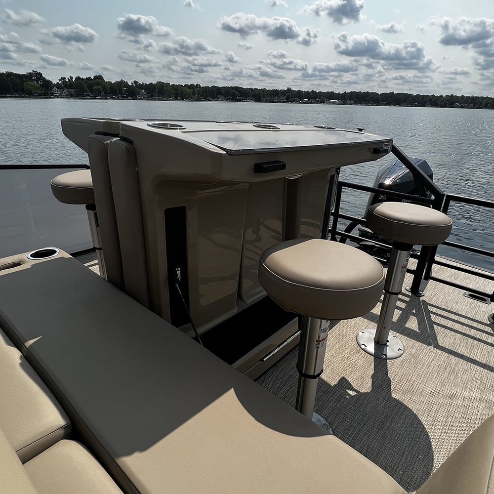 High-Performance Aluminum Pontoon Inflatable Boat with Engine Compartment for Ocean Fishing Leisure Rowing PVC Material