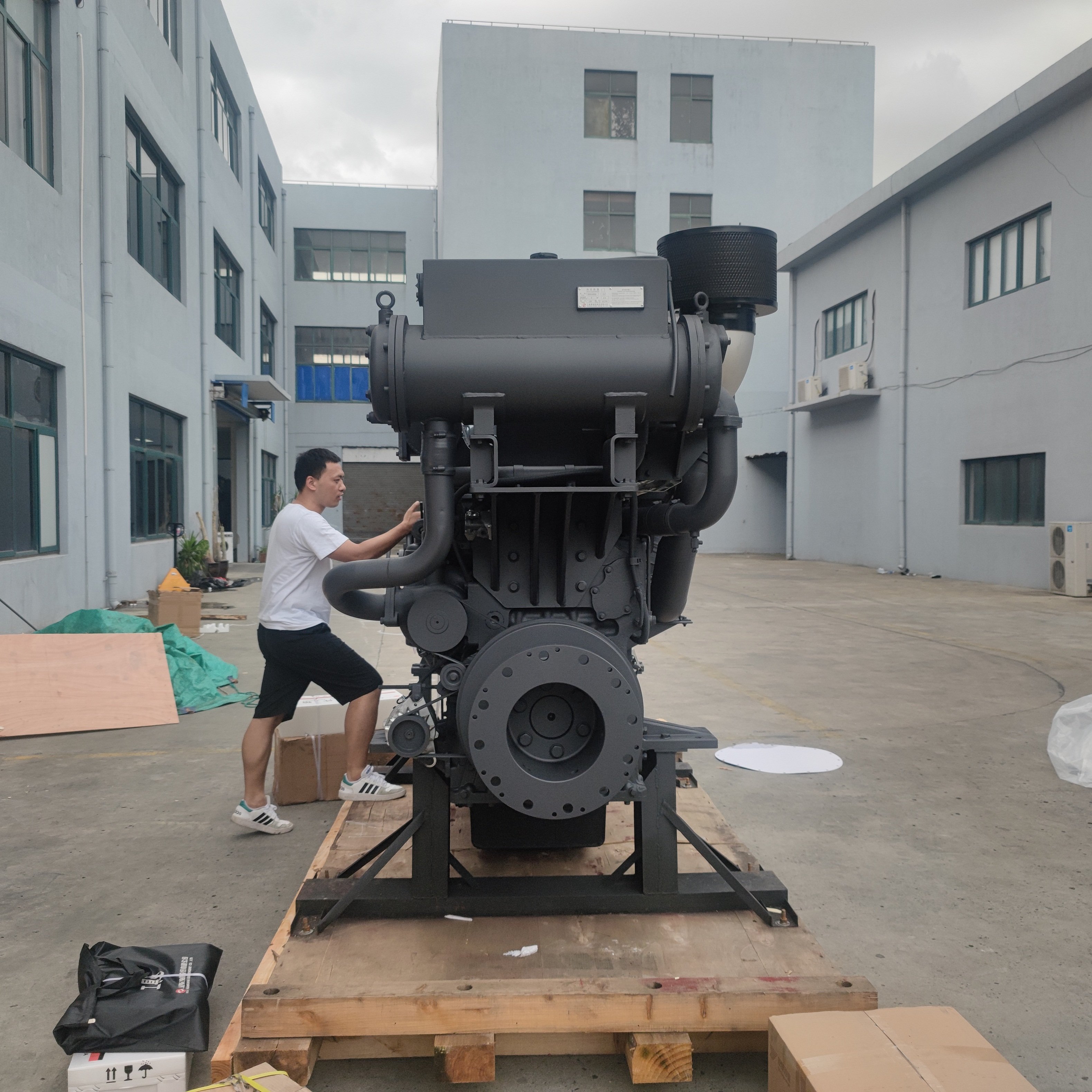 SDEC SC33W Series Marine Diesel Motor 6 Cylinders High Power Boat 1000hp Marine Cargo Ship Engine