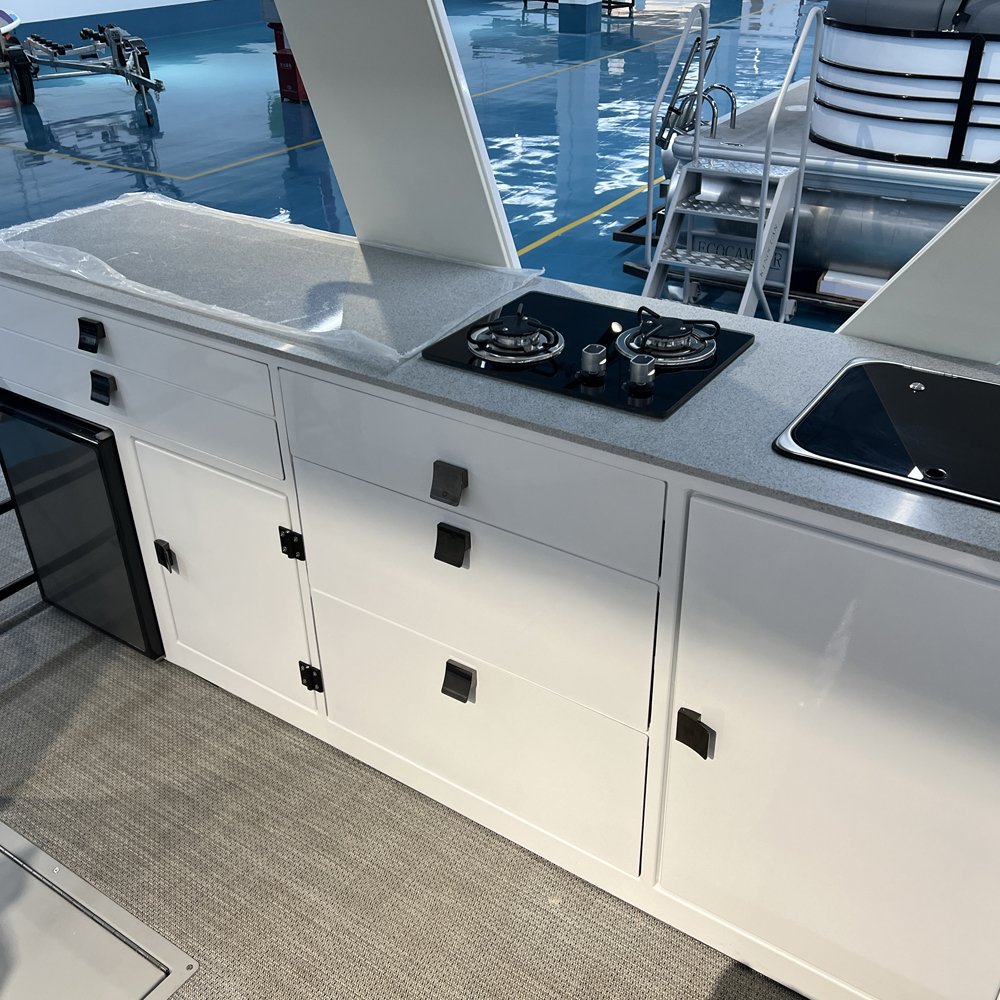 Customized Luxury Tritoon Aluminum Pontoon Boat for Leisure and Entertainment Outboard Engine for Fishing