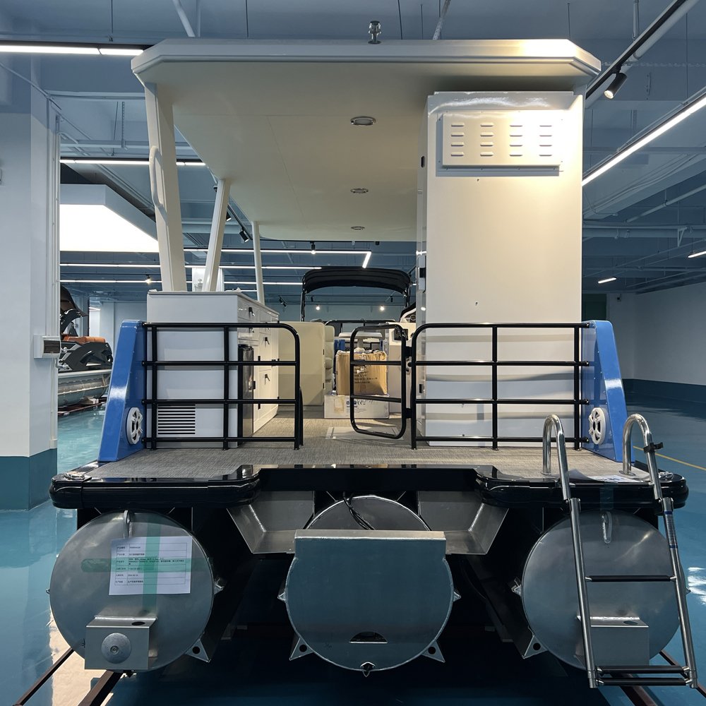 Customized Luxury Tritoon Aluminum Pontoon Boat for Leisure and Entertainment Outboard Engine for Fishing