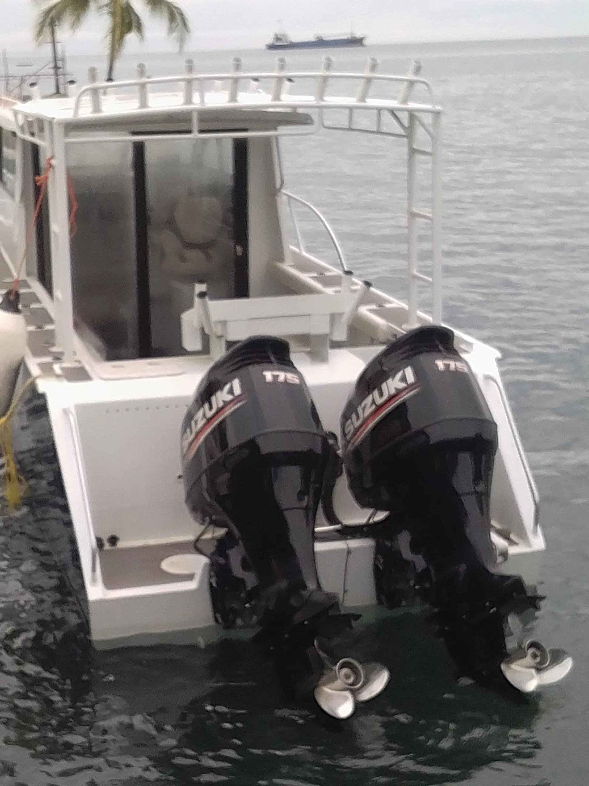 12m 39ft Aluminum Alloy High-Speed Fishing Boat Business Yacht with Outboard Engine