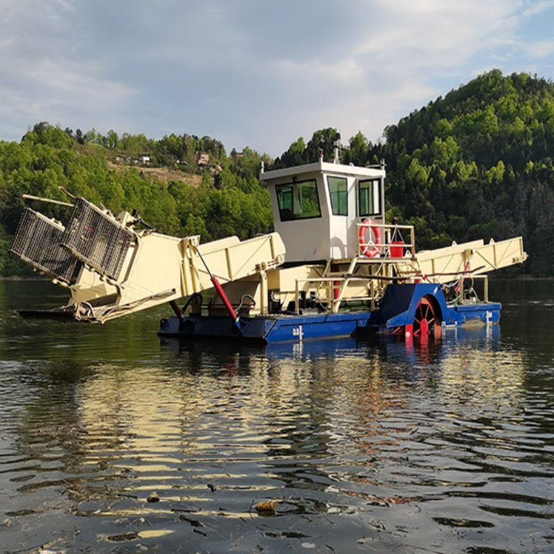 Capacity 2500Cbm 40kw Power Clean Reed Kelp Duckweed Pontoon Boat For Lake With Stainless Chain