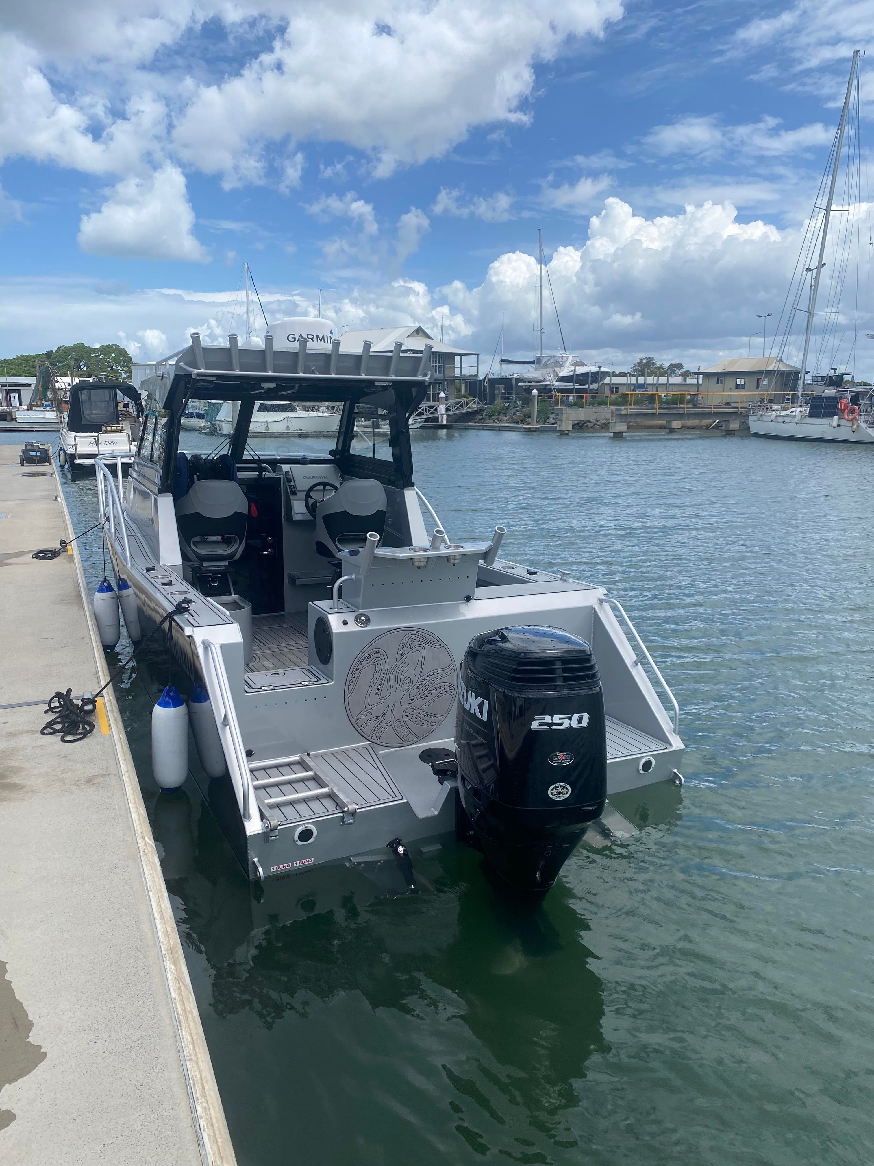 Profisher 6.85m Family Sport Yacht Multi-purpose Aluminum Alloy Fishing Boats on Sale with Outboard Engine