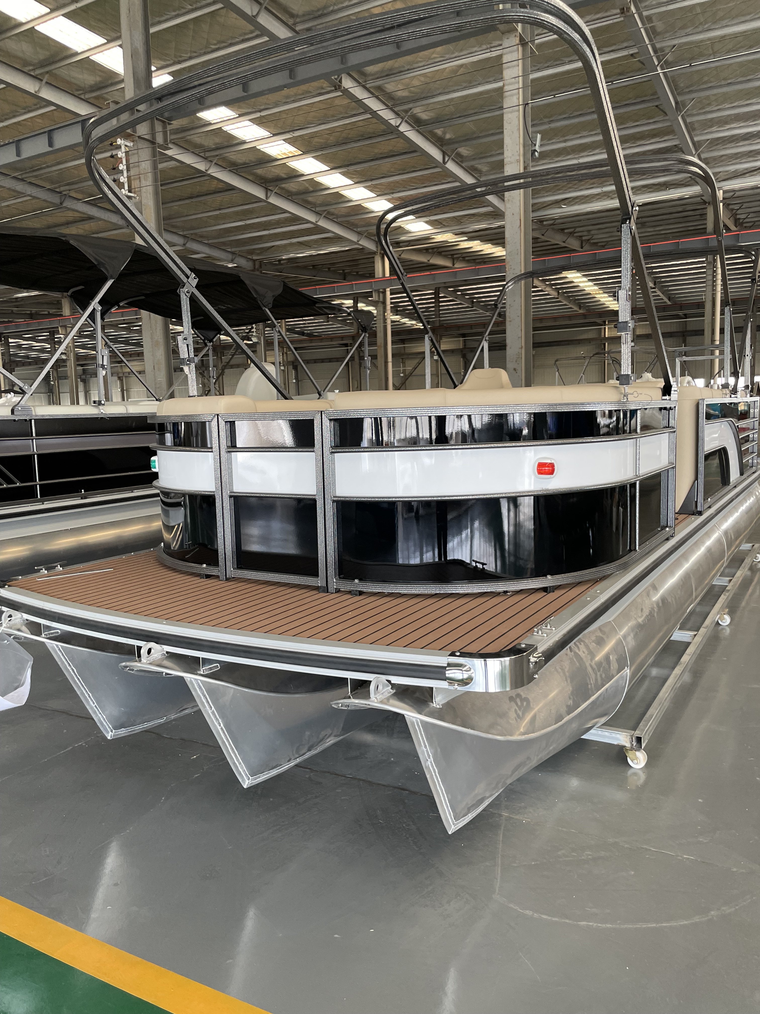 CE Certified 21ft Best Luxury Tritoon Inflatable Fishing Boat Two Fences Aluminum Hull Outboard Engine 4m Length Yacht Style