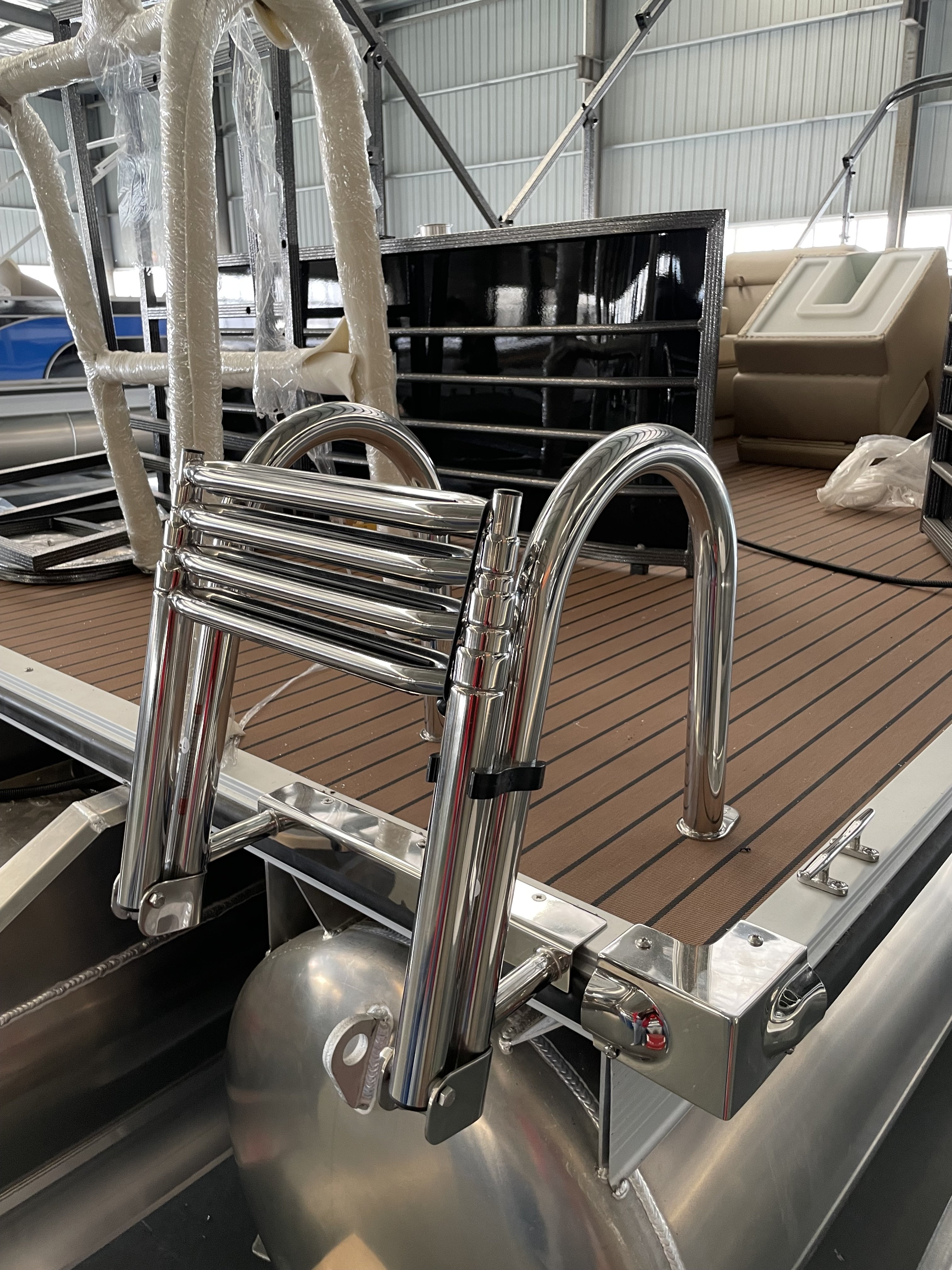 CE Certified 21ft Best Luxury Tritoon Inflatable Fishing Boat Two Fences Aluminum Hull Outboard Engine 4m Length Yacht Style