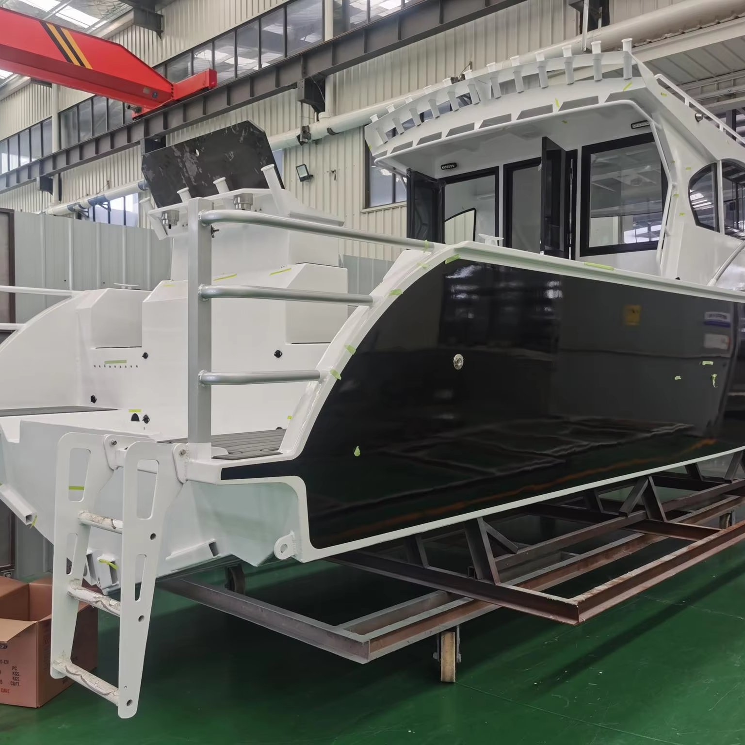 9.6m Profisher Sport Yacht with Comfortable Sports Style Design Large Space and Outboard Engine for Fishing Boat for Sale