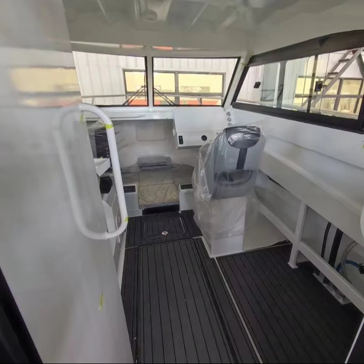 9.6m Profisher Sport Yacht with Comfortable Sports Style Design Large Space and Outboard Engine for Fishing Boat for Sale