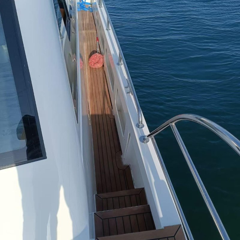Factory Watersport Luxury Fiberglass Engine Motor Fishing Boat Yacht with Cabin for Outdoor Sea Activities Diving Pleasure
