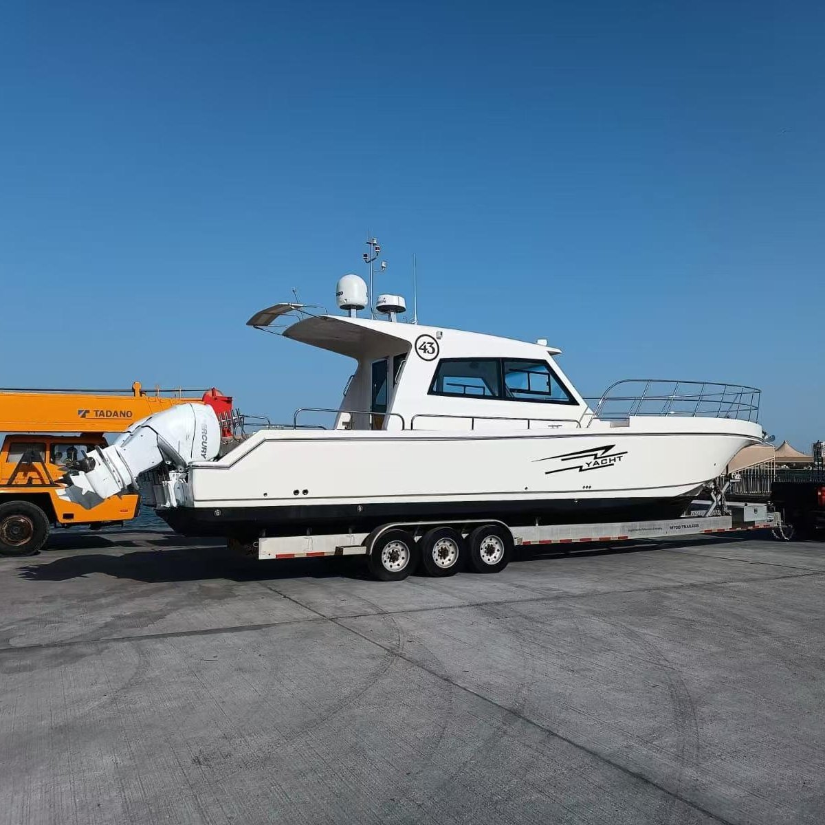 Factory Watersport Luxury Fiberglass Engine Motor Fishing Boat Yacht with Cabin for Outdoor Sea Activities Diving Pleasure