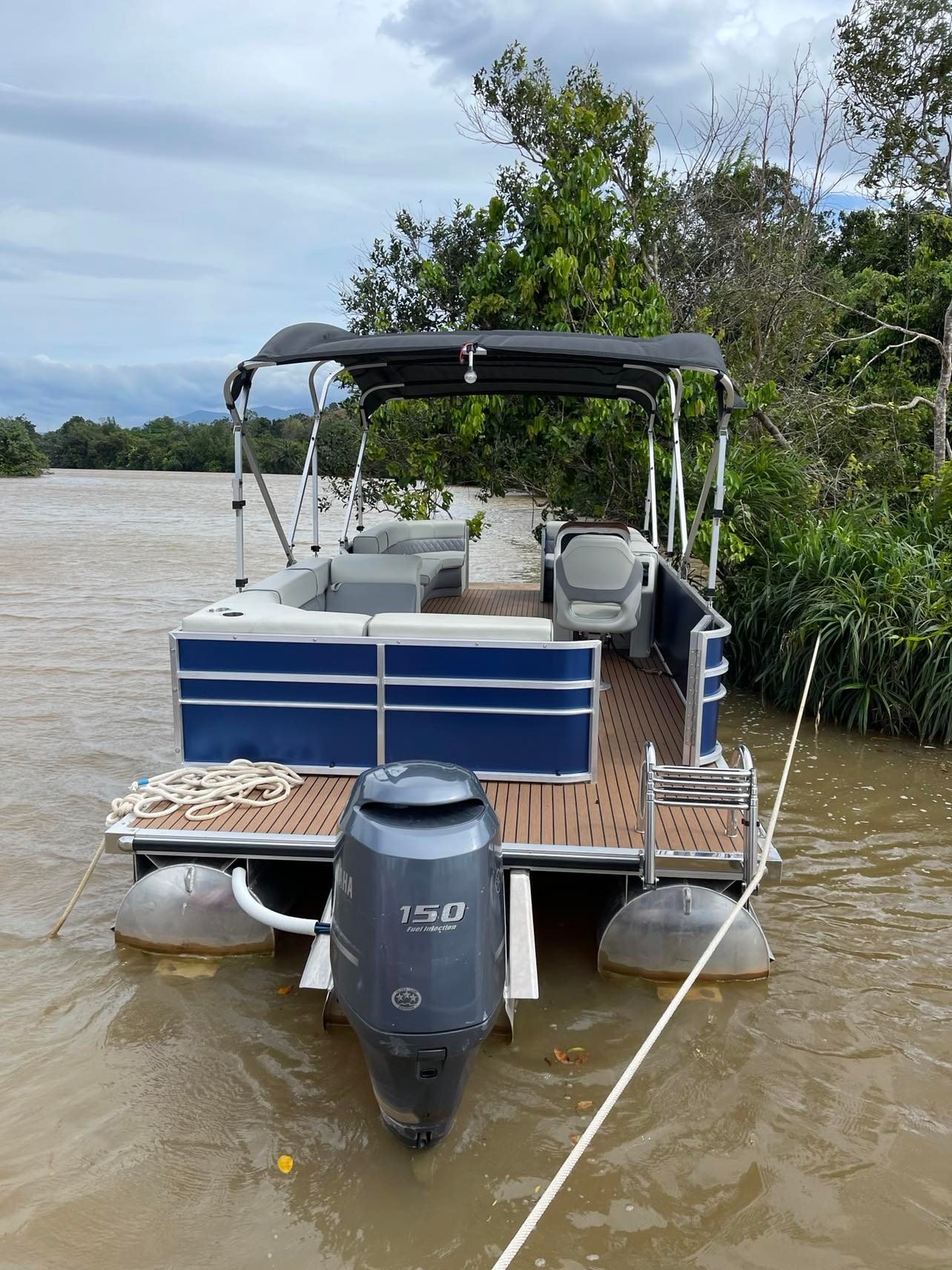 Customized 15ft Aluminum Sport Pontoon Boat Unique Floating Yacht Design Welded for Recreational Fishing Entertainment Outboard
