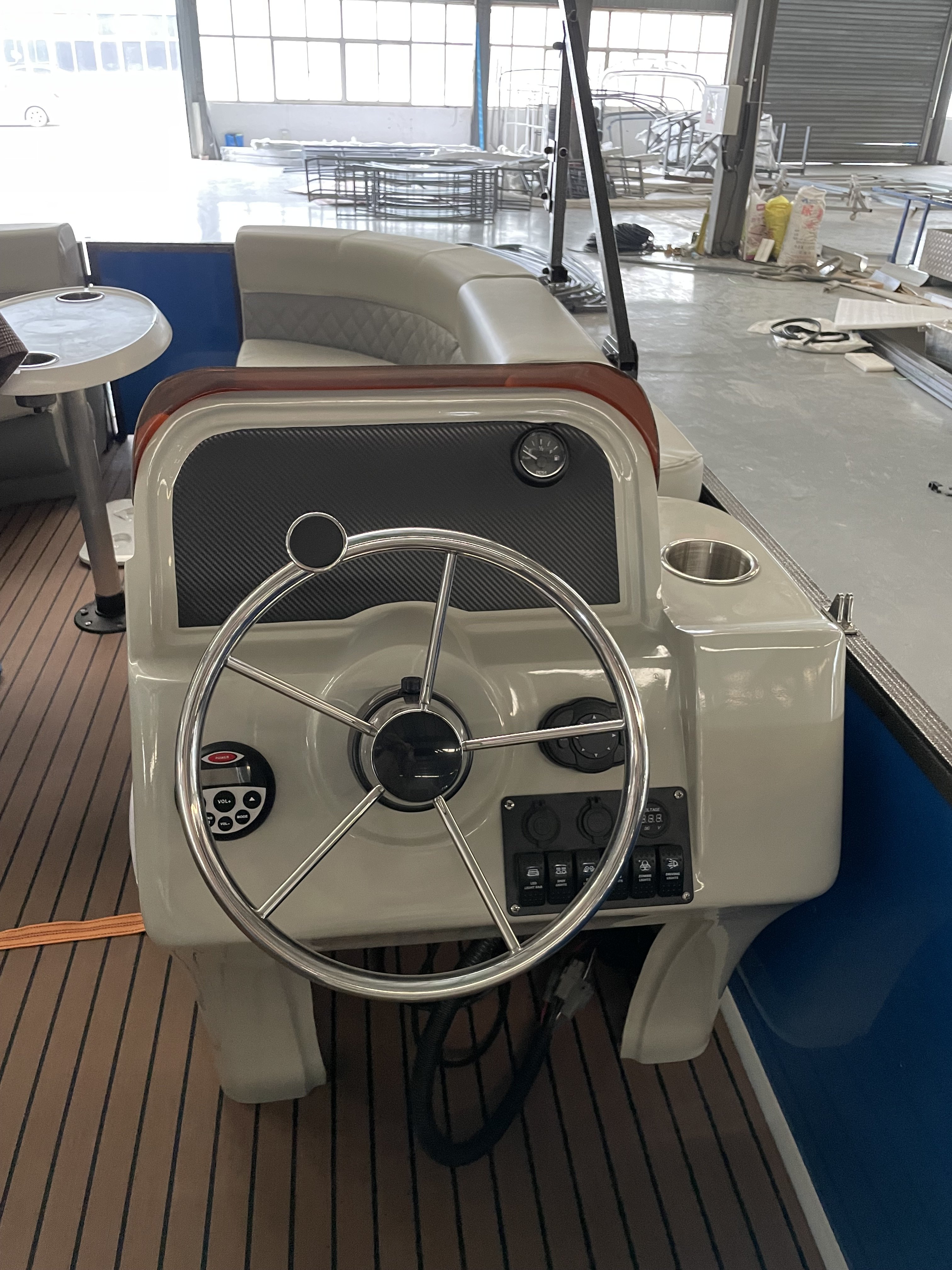 Customized 15ft Aluminum Sport Pontoon Boat Unique Floating Yacht Design Welded for Recreational Fishing Entertainment Outboard