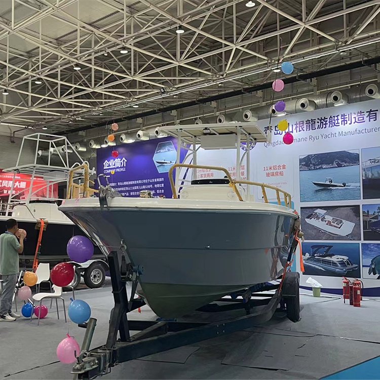 Made in China Factory Direct Sale Cheap Small Fiberglass Boat 8.5m Luxury Leisure Fishing High Speed Boat