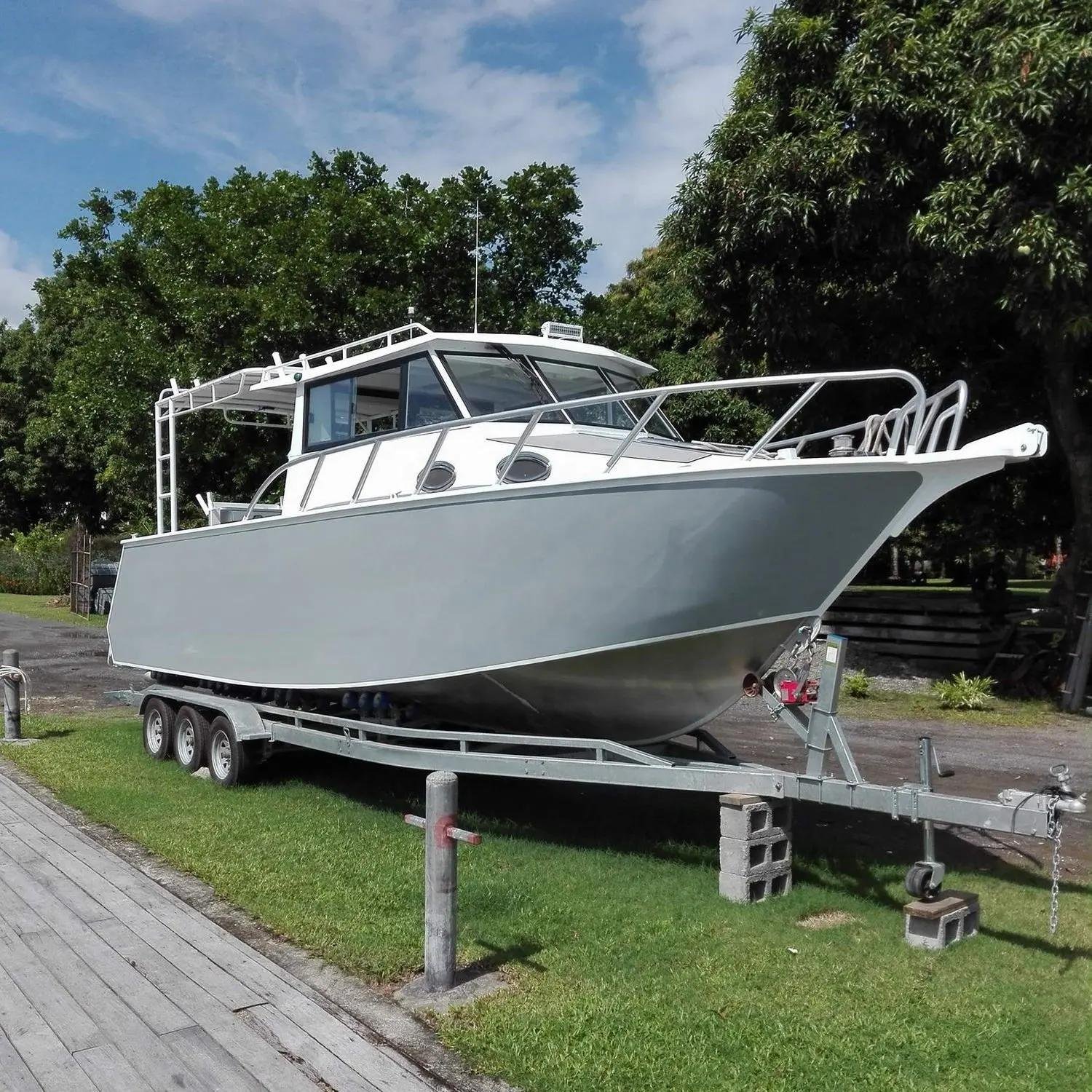 Customized 8.1m 26.5ft Luxury Sport Yacht EVA and Aluminum Hull Outboard Engine for Fishing and Leisure Speed Boat for Sale