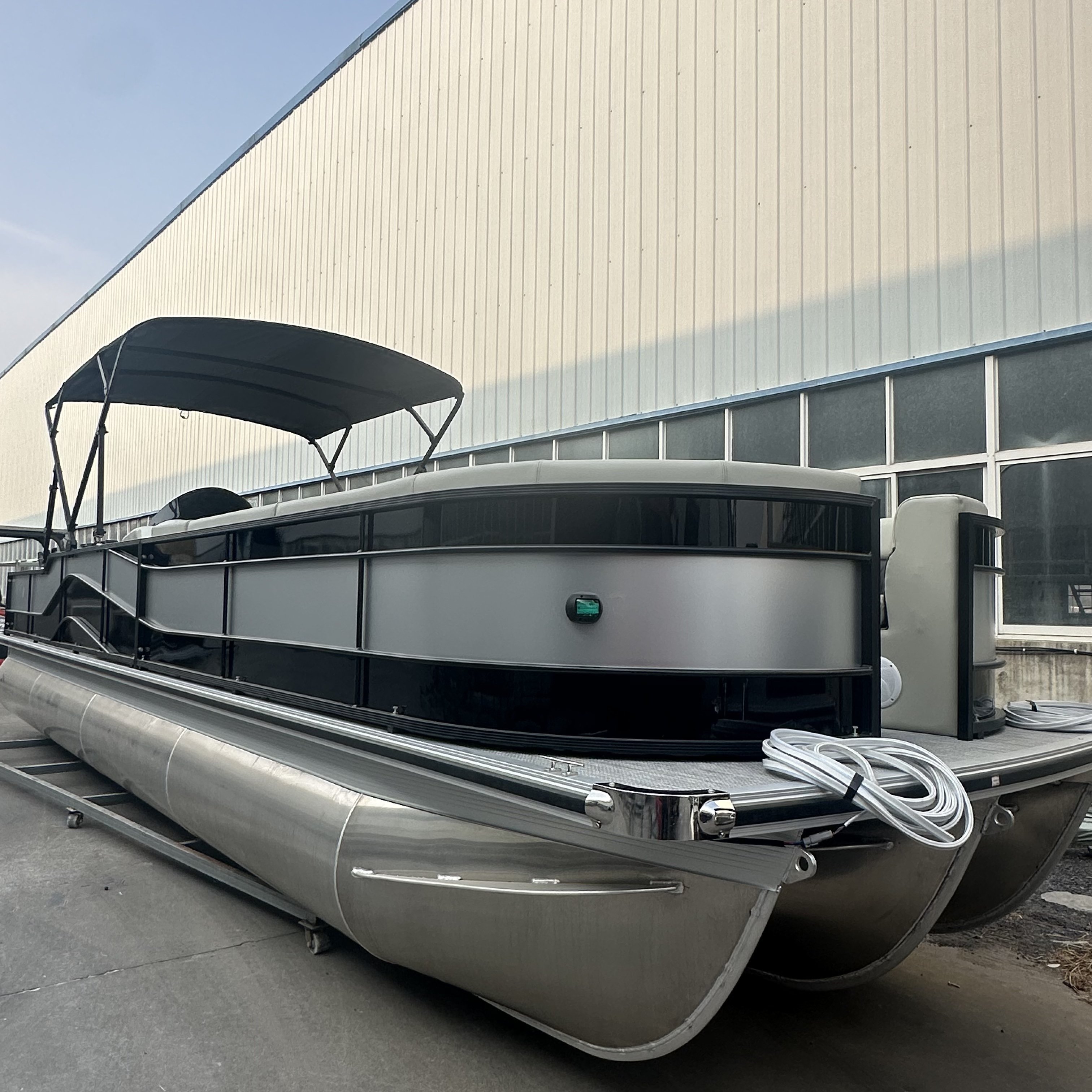 Customized 29ft Aluminum Sport Pontoon Boat Unique 6m Floating Yacht for Recreational Fishing Leisure Entertainment Welded