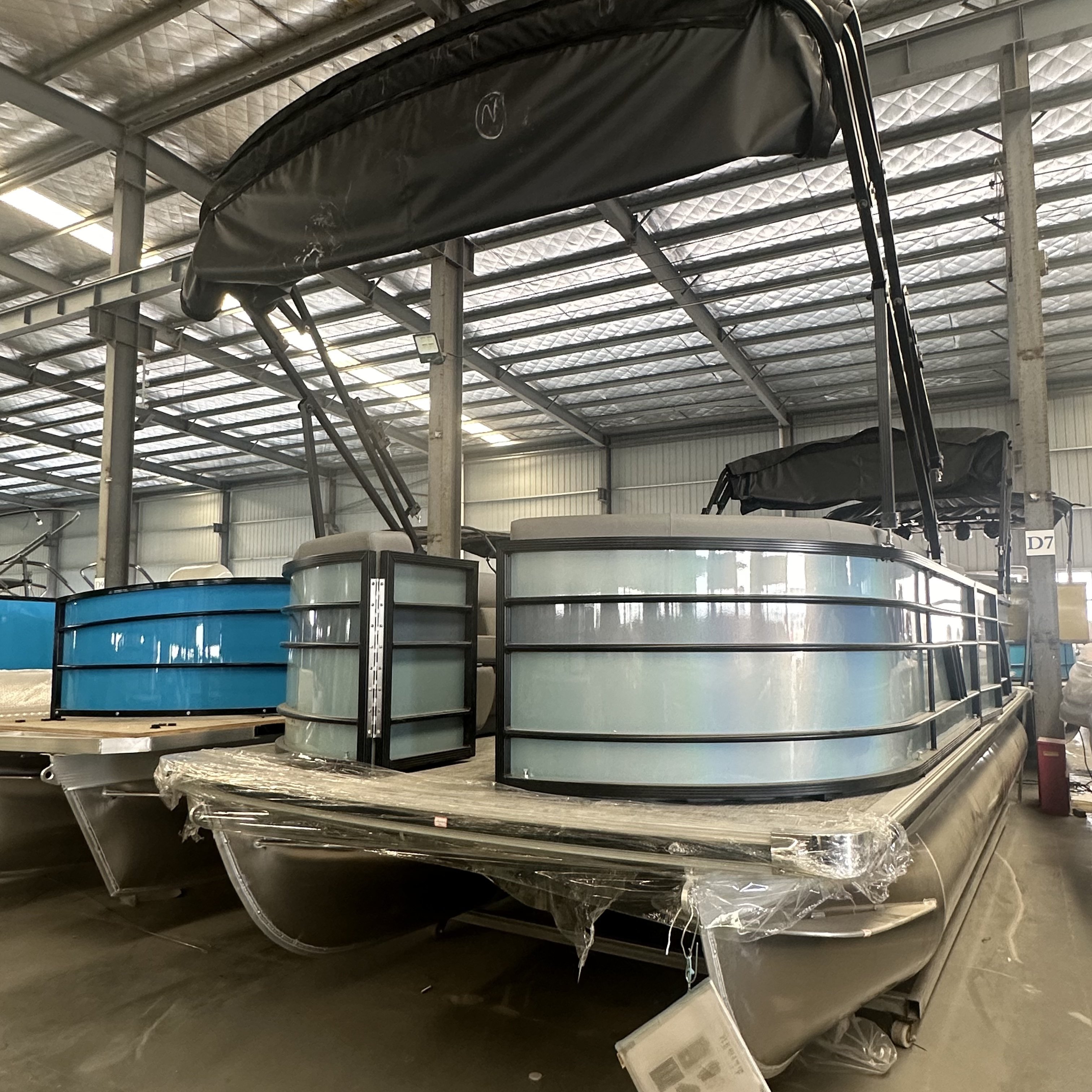 Customized 25ft Aluminum Sport Pontoon Boat Unique Floating Yacht for Recreational Fishing Sightseeing Leisure Welded Outboard