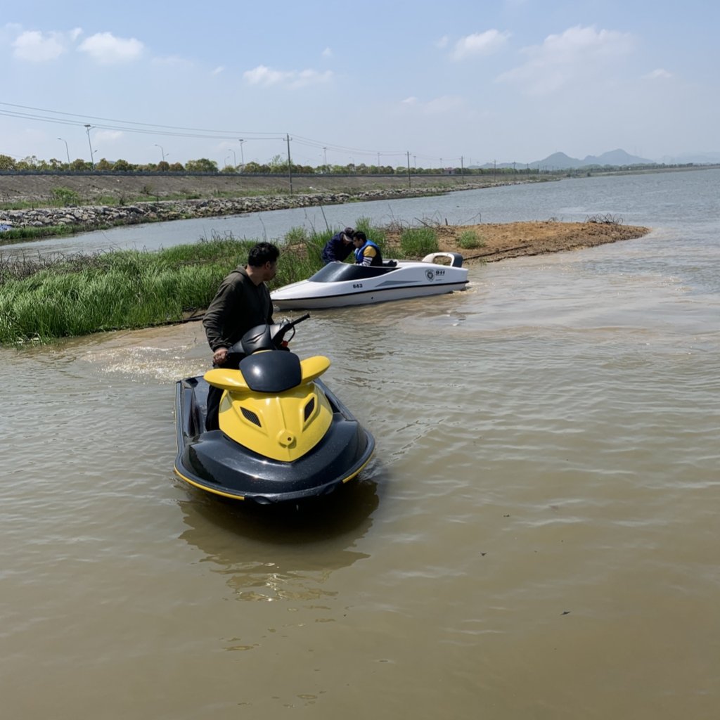 Hison Latest Model 1500cc Jet Ski Seadoo Speed Boat 300hp Power with 4 Stroke Engine Made China Waterscooter Fiberglass Material