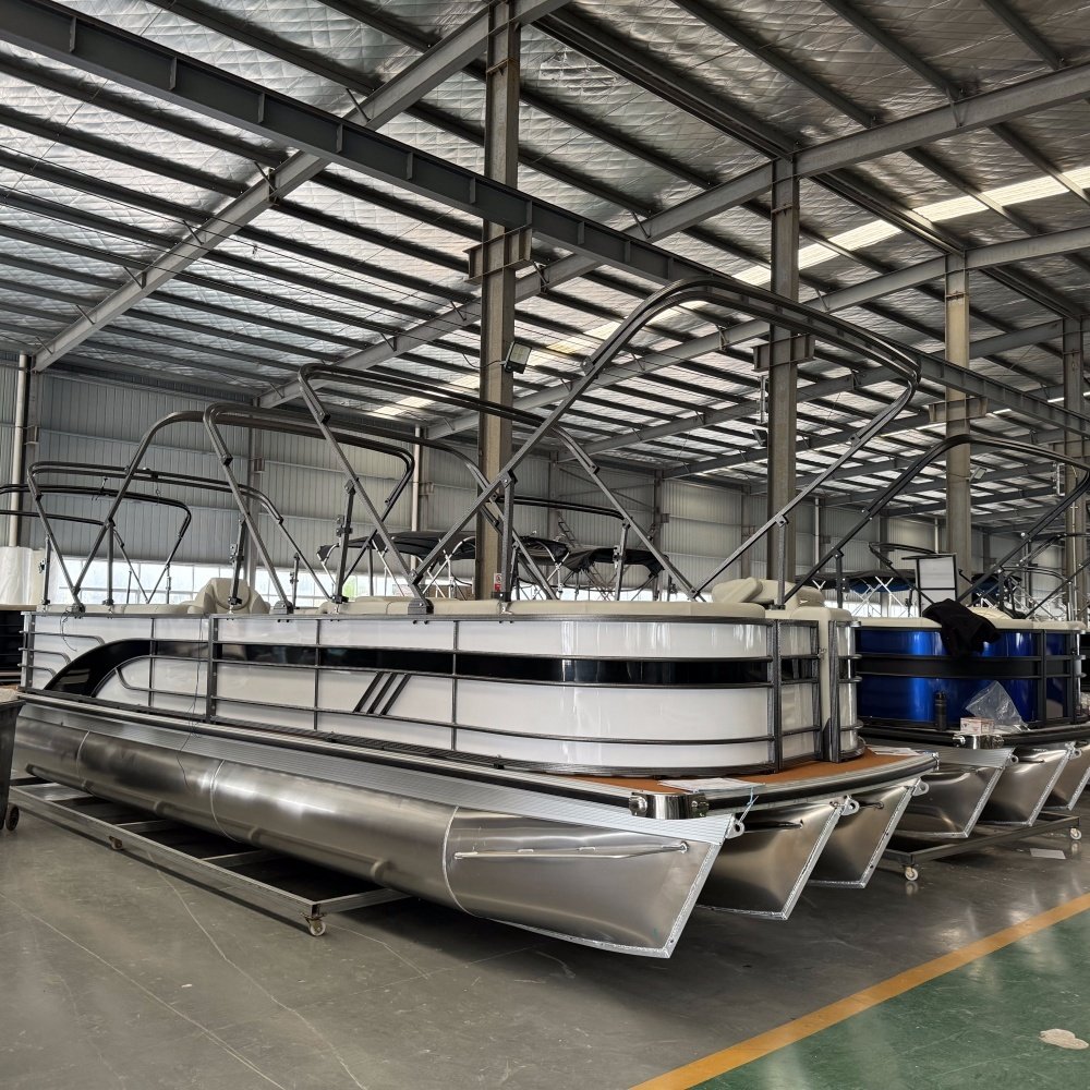 30FT Tritoon Ultra Lounger Luxury Aluminum Yacht with Sporty Pontoons and Center Storage Seats Outboard Engine Stylish Boat
