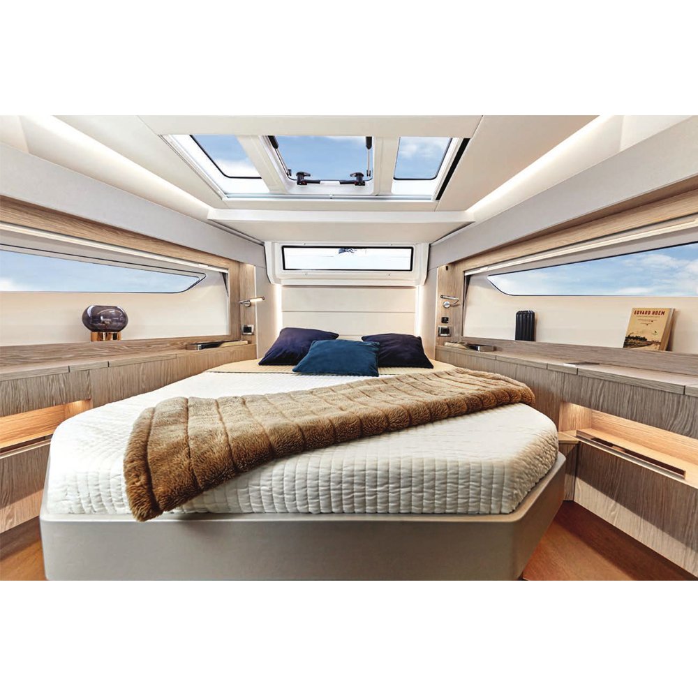 Deep-V Hull Luxury Aluminum Trawler Family Yacht with Outboard Engine for River Cruises