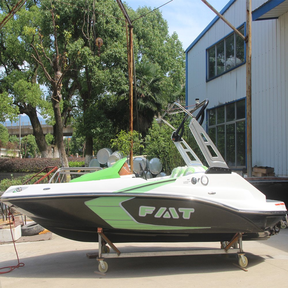 16ft Fiberglass Hull Sport and Fishing High Speed Boat Outboard Engine