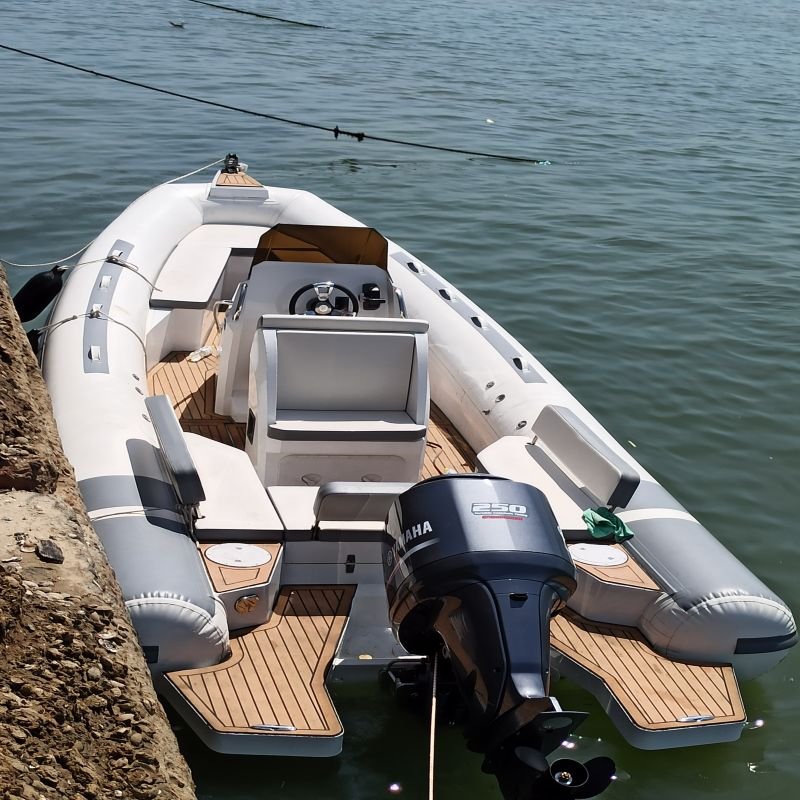 Factory Direct 6.5m Luxury Aluminum Hull RIB Yacht White Hypalon Tube Inflatable Fishing Boat With Outboard Engine Entertainment