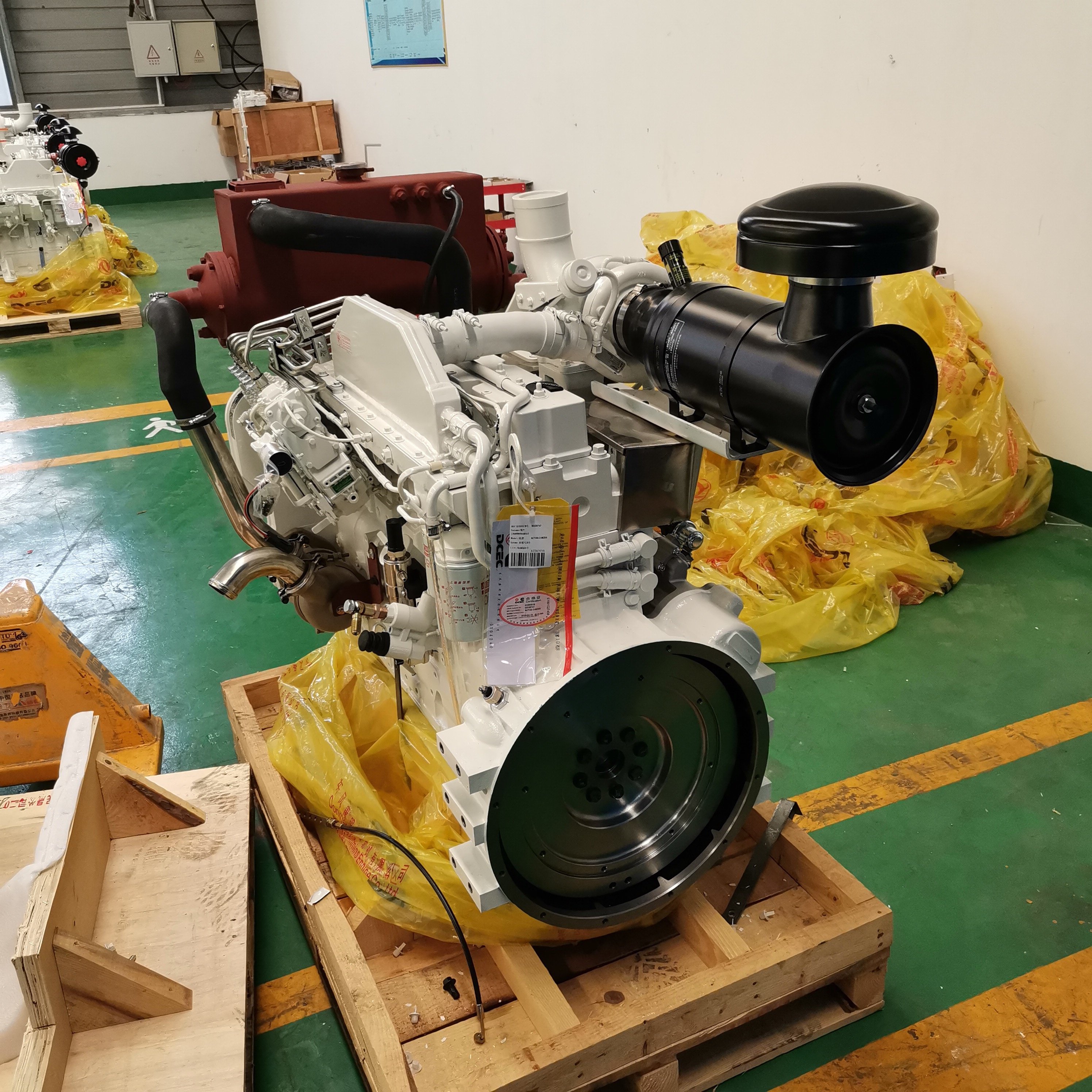 Famous Brand DCEC Original 6CTA8.3 M205 Boat Engine Main Power Diesel Marine Propulsion Engine with CCS Certificate