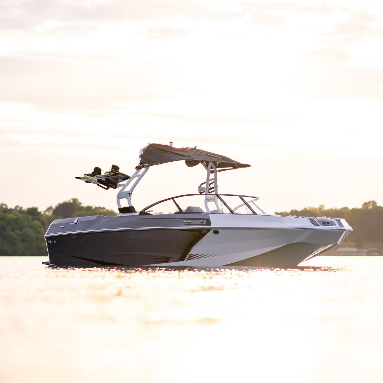 Factory Customizable Luxury Speed Sport Jet Waterski Boat for Sale Inboard Engine Luxury Yacht with Aluminum Hull