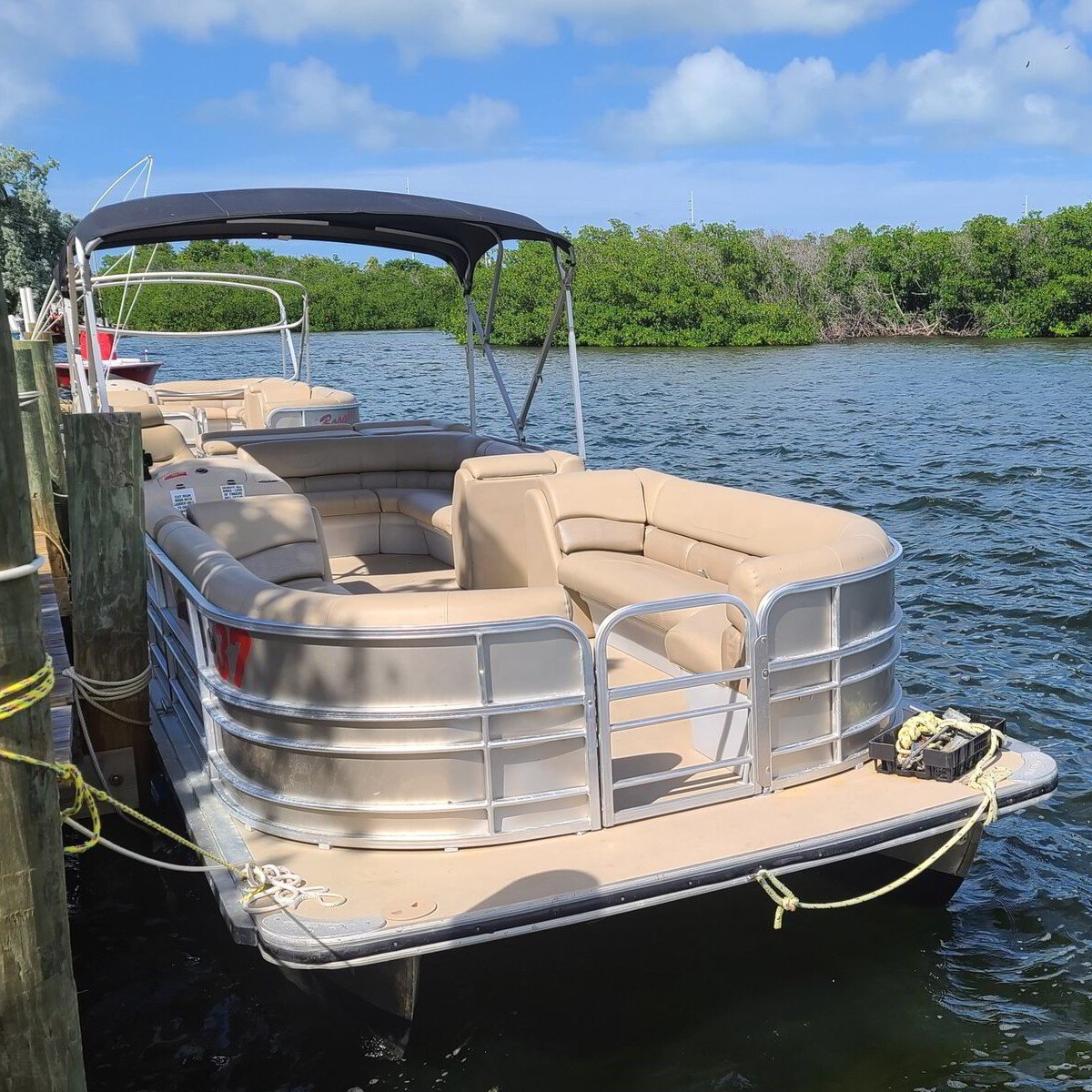 2024 Customized Aluminum Pontoon Boat Canada Party Barge Houseboat Sale 6m Entertainment Yacht Outboard Engine Lengths 19ft 25ft