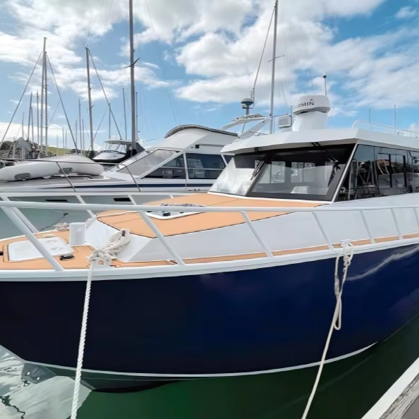 Factory Direct Sales Luxury 9m 29.5ft Aluminum Fishing Boat Outboard Engine Modern Aluminum Yacht for Entertainment Cruising