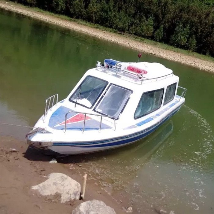 5.9m Fiberglass Full Cabin Fishing Boat with Outboard Engine