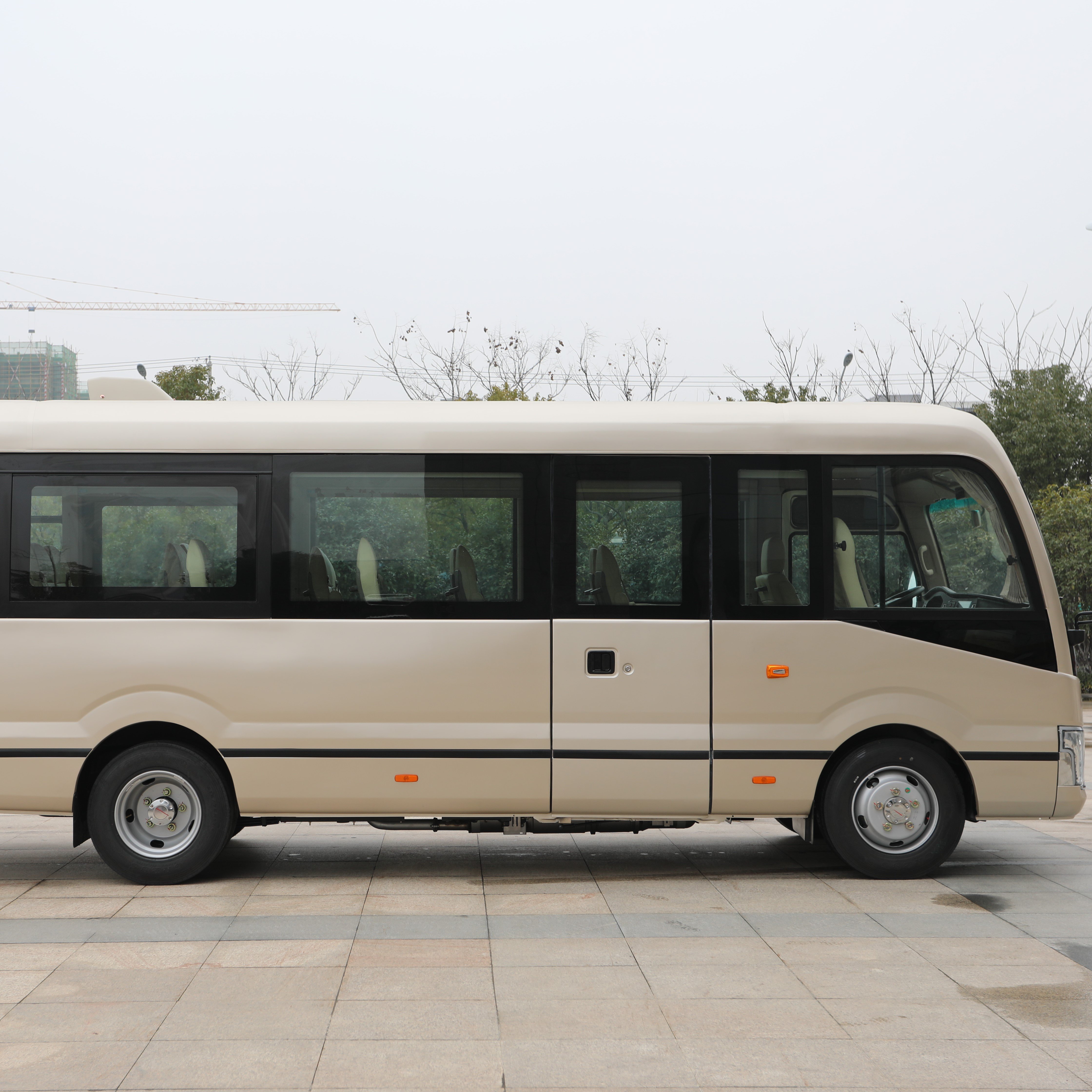 Ankai 7m high-end gasoline minibus for government and business travel