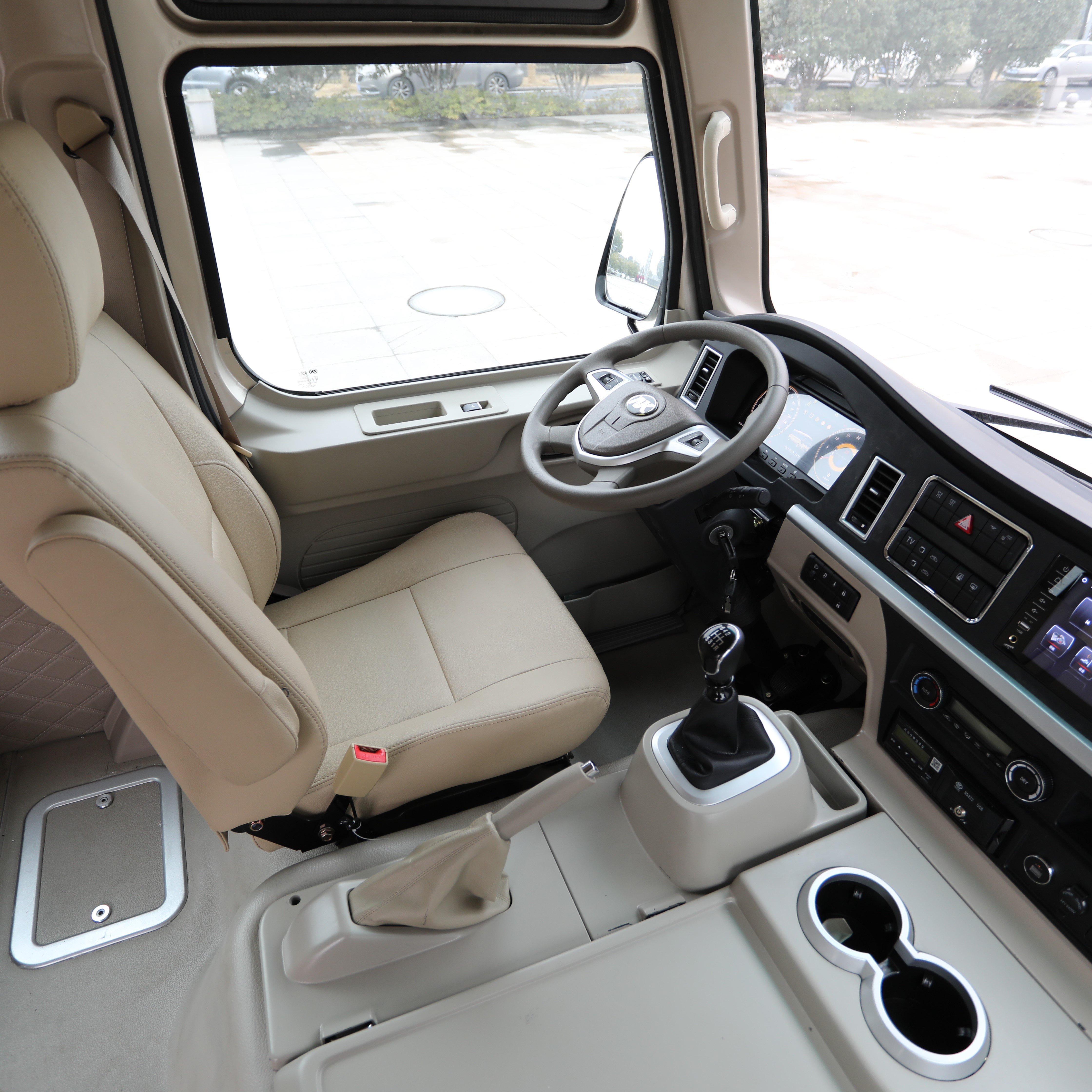 Ankai 7m high-end gasoline minibus for government and business travel