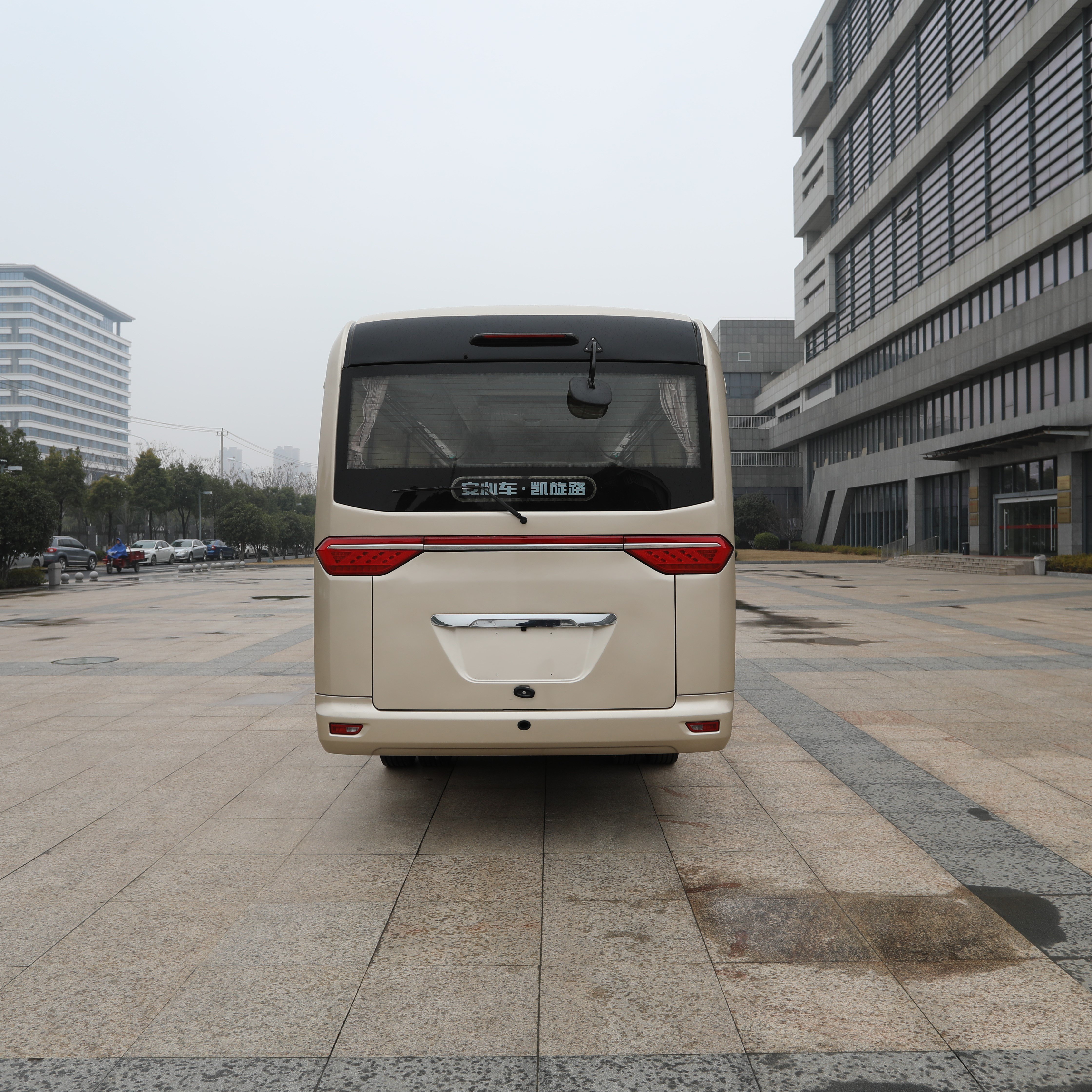 Ankai 7m high-end gasoline minibus for government and business travel