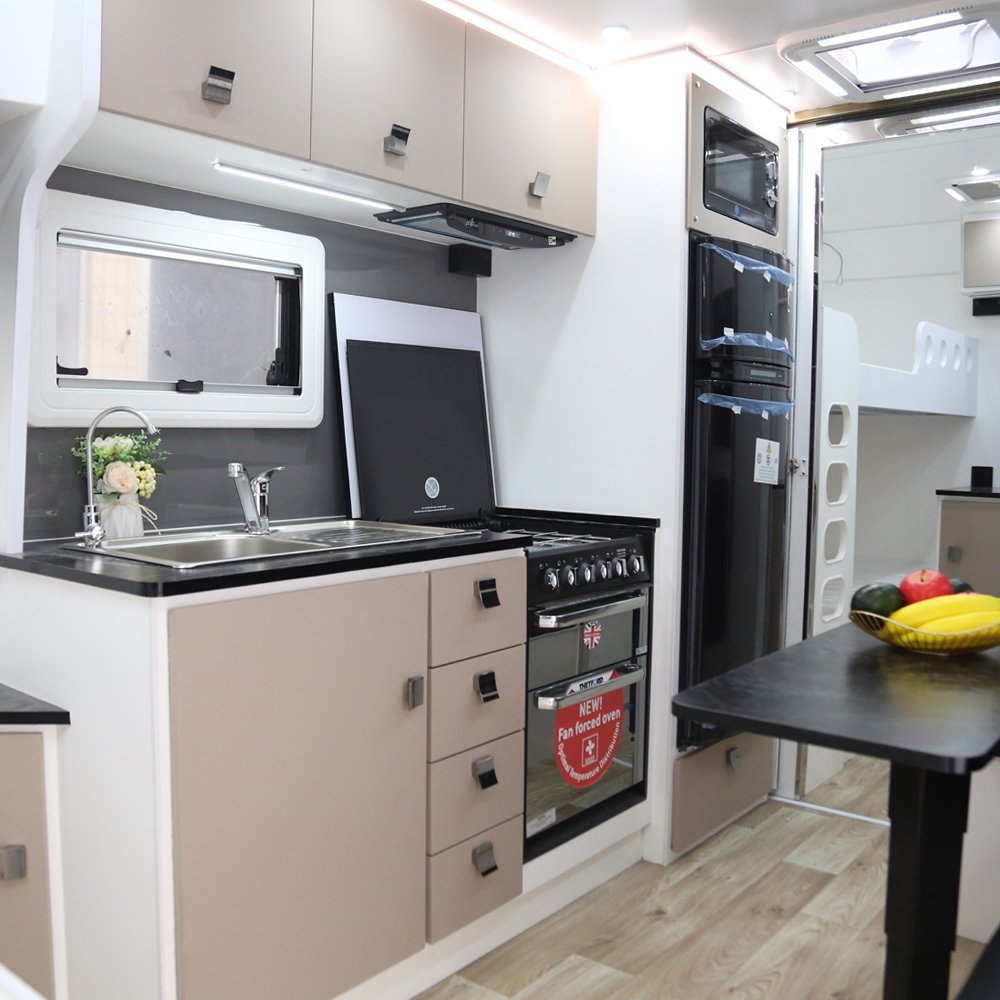 2025 Factory New High Quality Luxurious Accommodation 21ft Off Road Caravan With Toilet For Sale