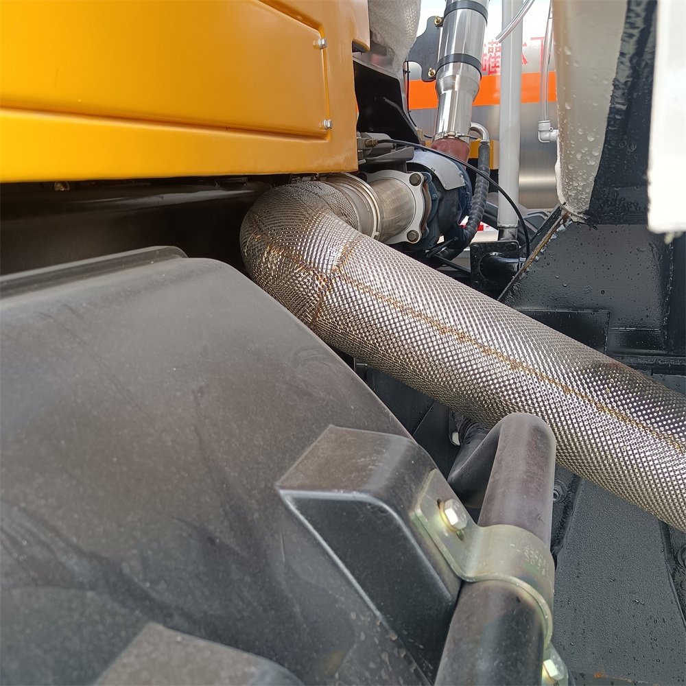 Non Highway Mining Sprinkler Trucks - Large Mining 40 to 50 Ton Dust Suppression Sprinkler tank Trucks